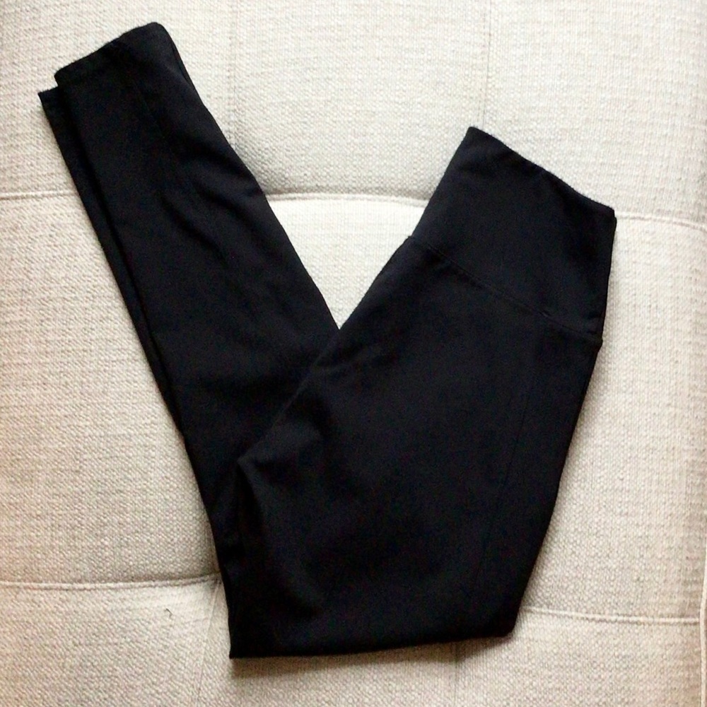 Hue Seamed Blackout Leggings Sz M